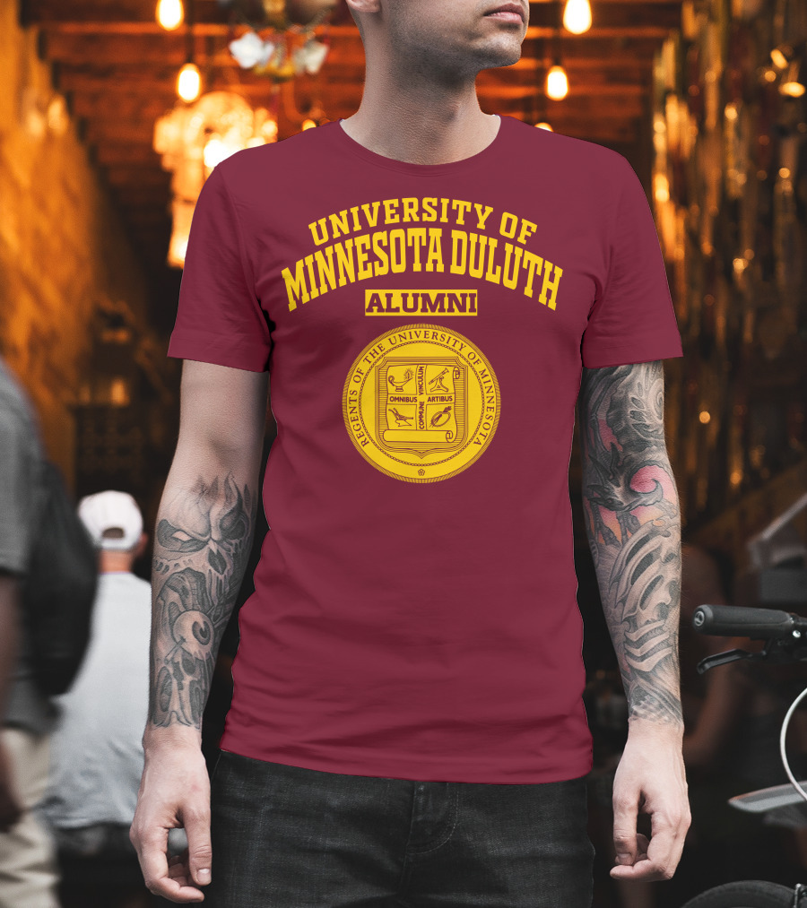 University of Minnesota Duluth Alumni Regents Omnibus Artibus T-Shirt