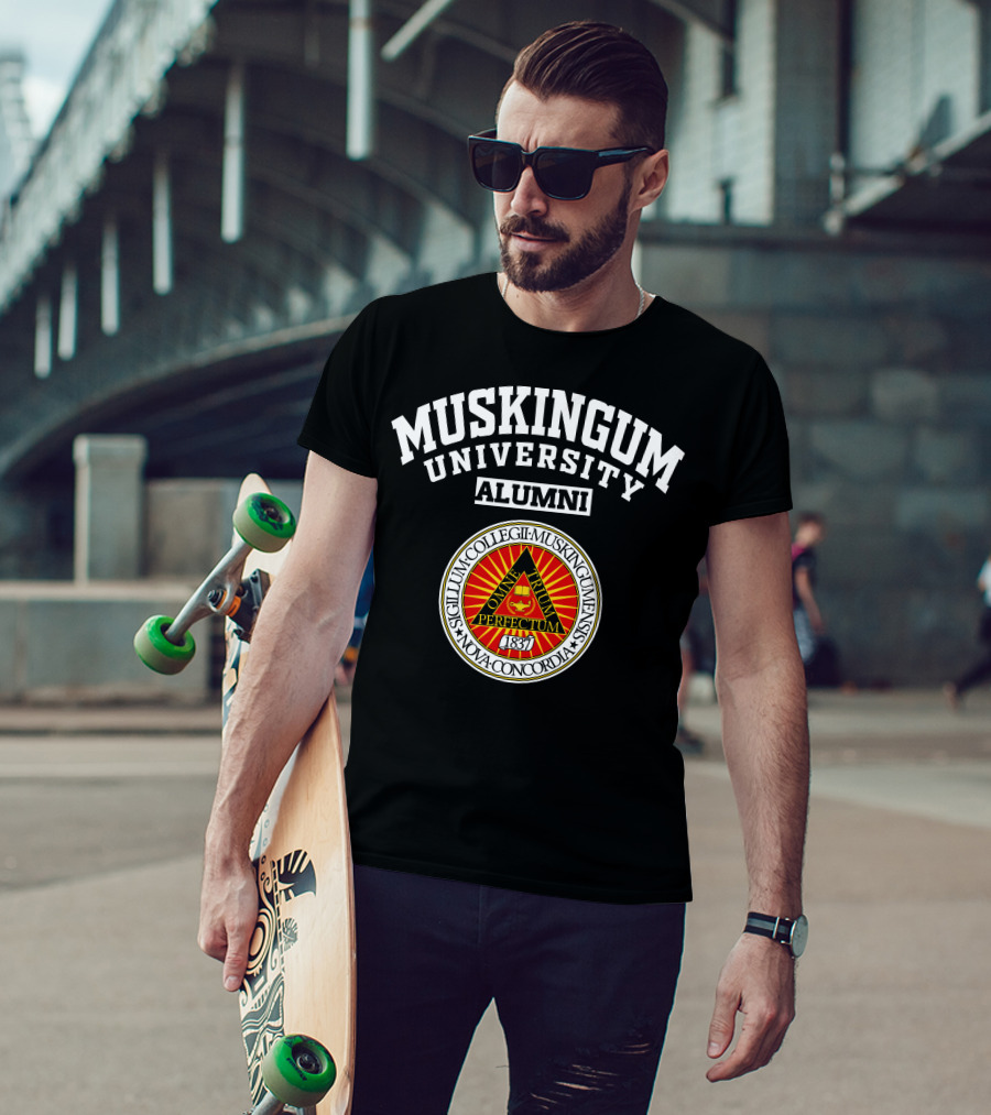 Muskingum University Alumni Sigillum Collegii Muskingumensis Nova Concordia 1837 Perfectum T-Shirt