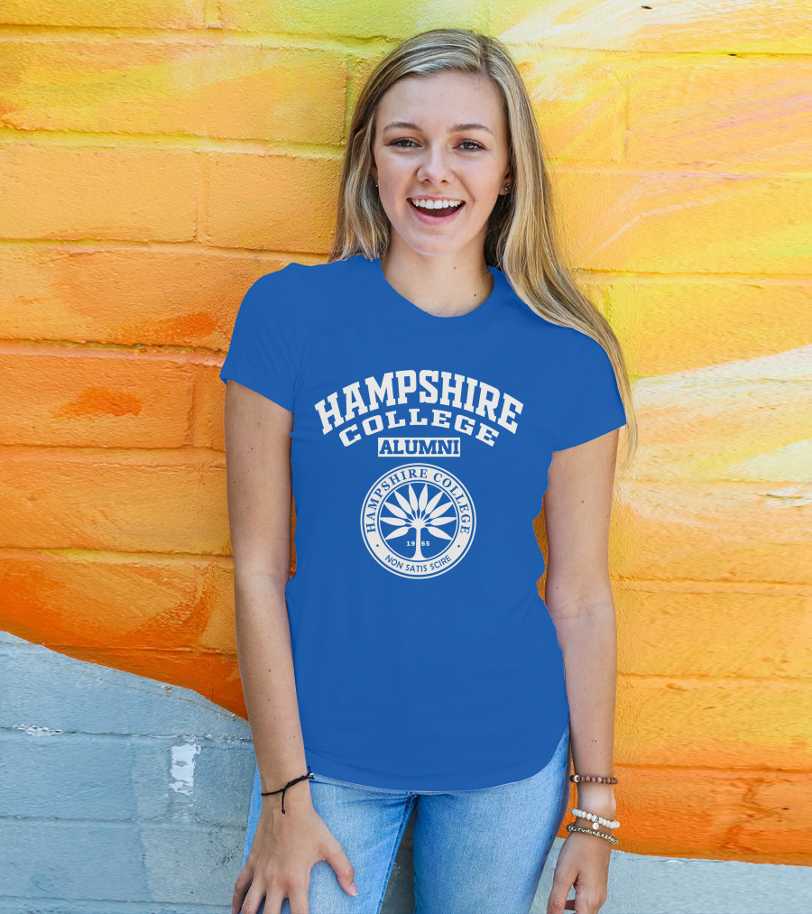 Hampshire College Alumni Non Satis Scire 1965 T-Shirt