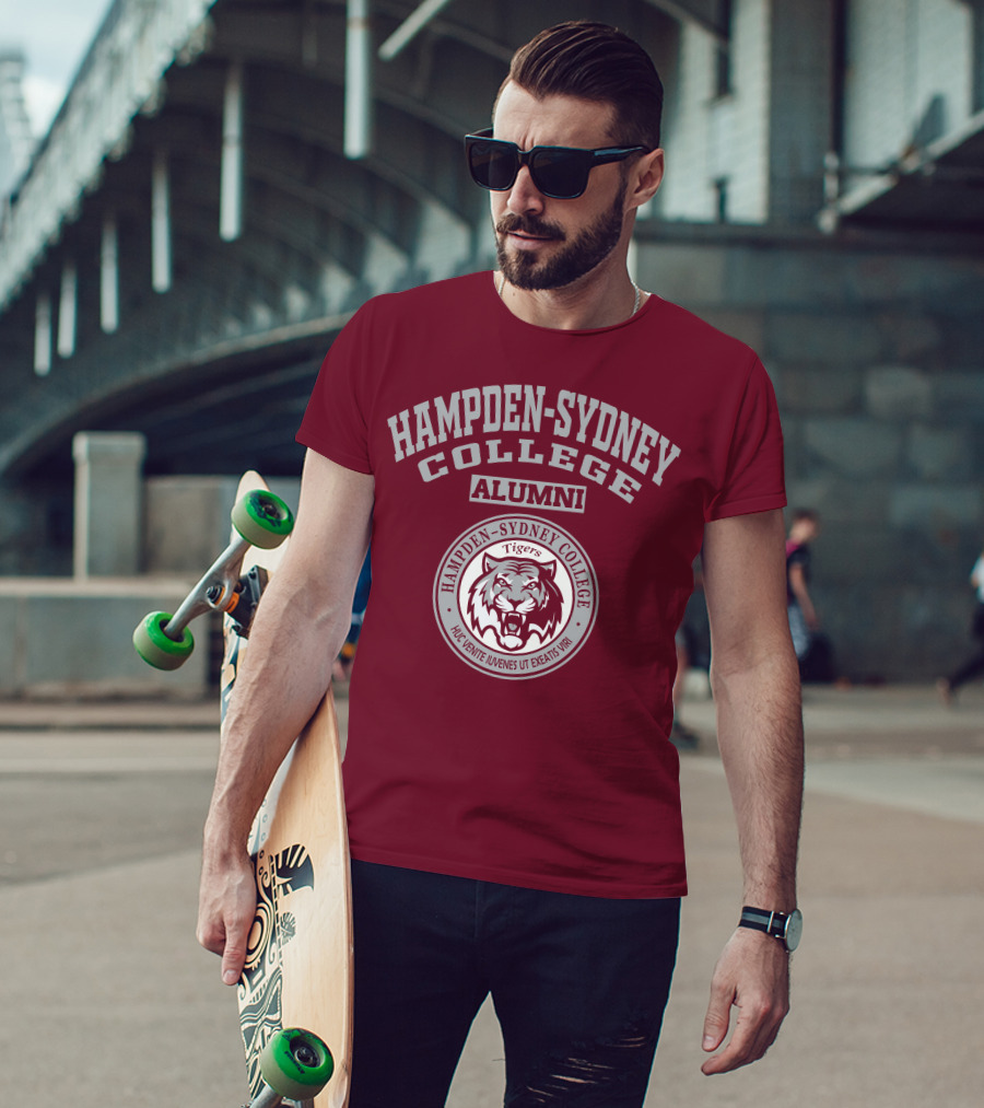 Hampden–Sydney College Alumni Tigers Huc Venite Iuvenes Ut Exeatis Viri T-Shirt