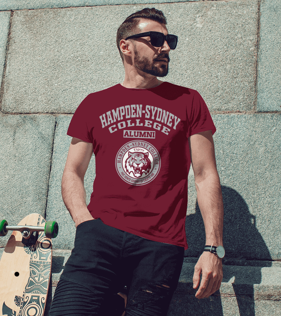 Hampden–Sydney College Alumni Tigers Huc Venite Iuvenes Ut Exeatis Viri T-Shirt