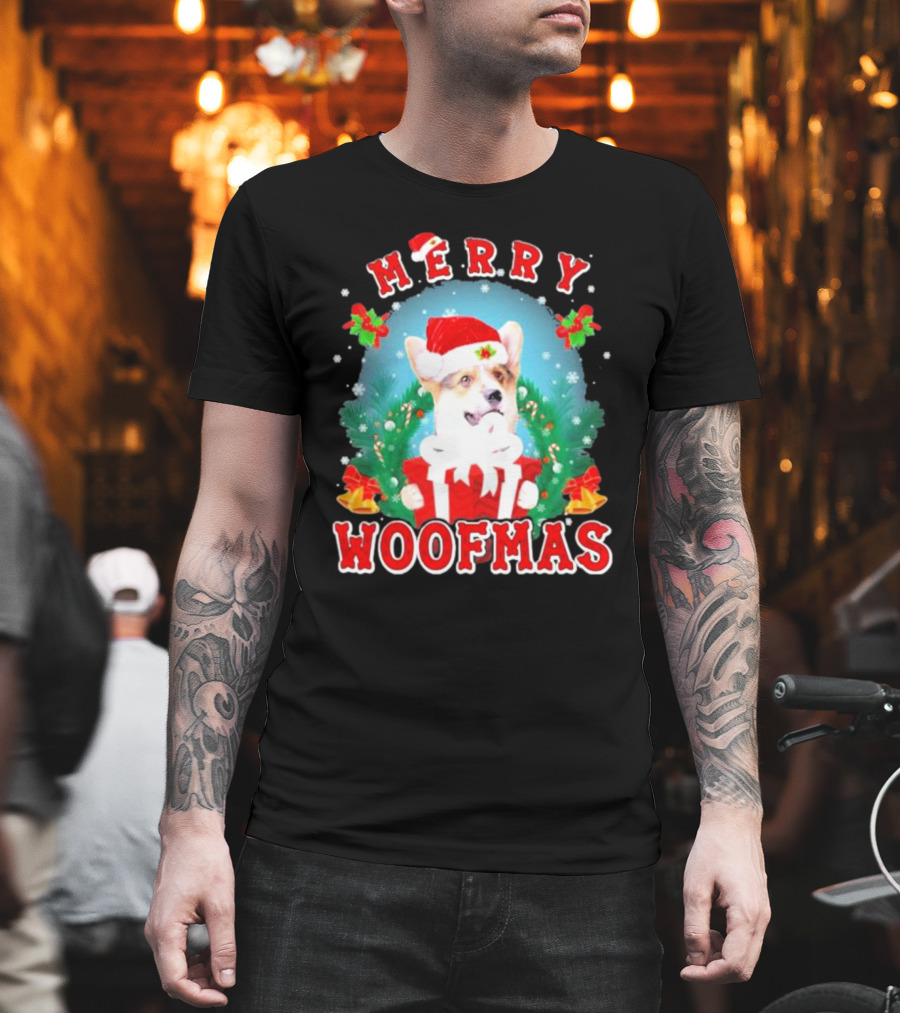 Merry Woofmas Welsh Corgi In Santa Hat With Presents And Christmas Decorations T-Shirt