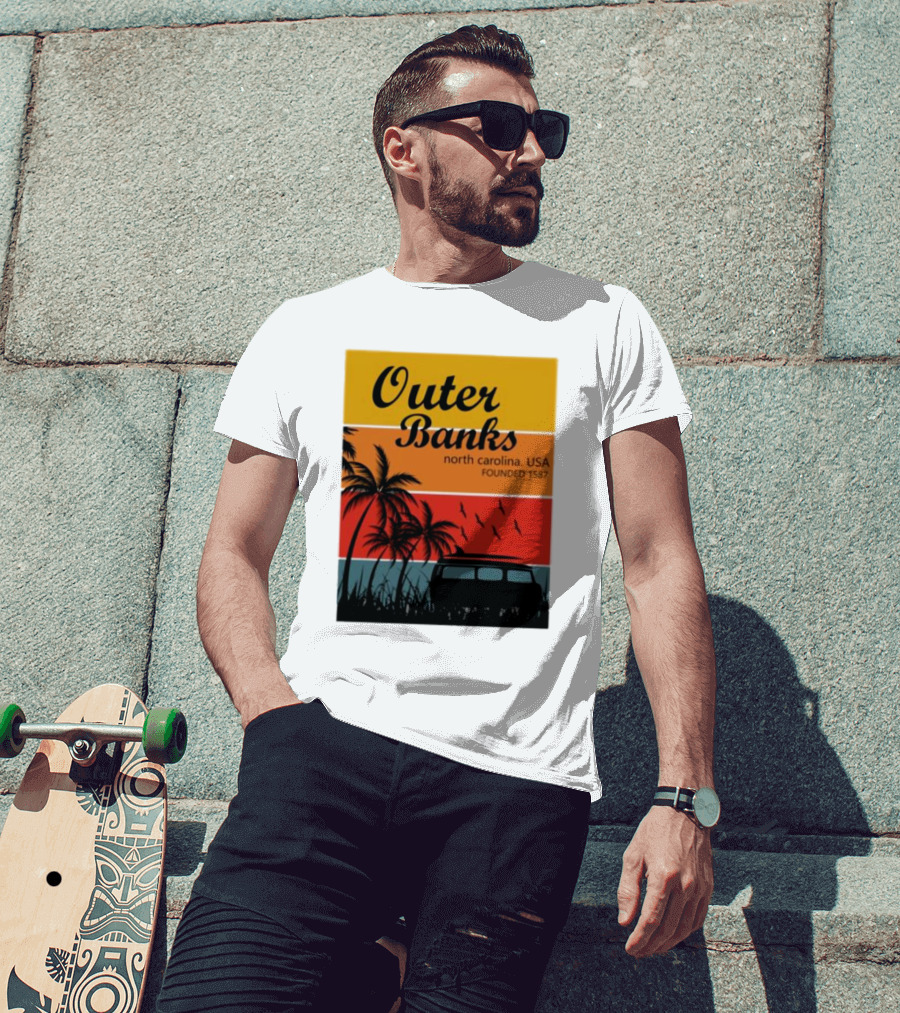 Outer Banks North Carolina USA Founded 1587 Vintage Car Beach Palm Trees T-Shirt