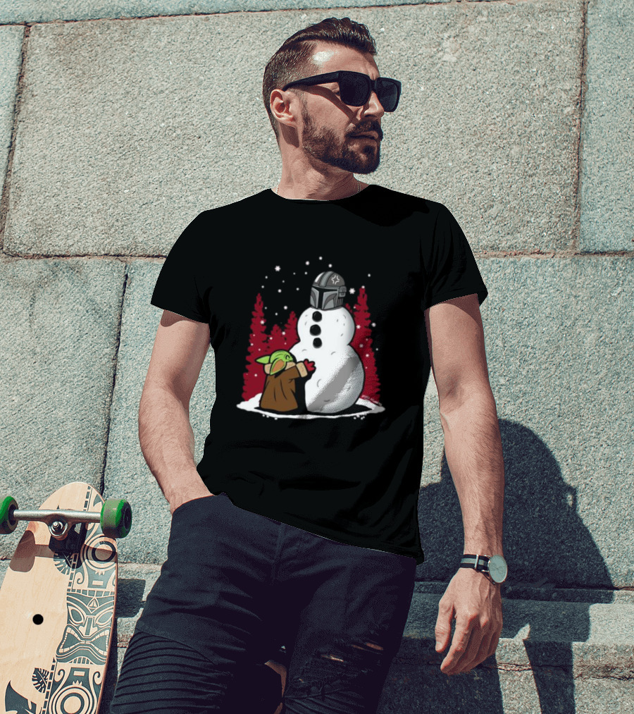 The Best Snowman In The Parsec Yoda Hugs Snowman Mandalorian Helmet Snow Star Wars T-Shirt