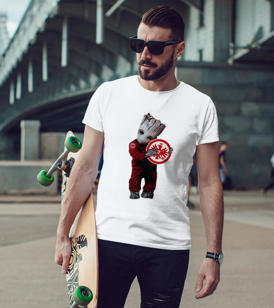 Baby Groot Hugging Eintracht Frankfurt Emblem T-Shirt