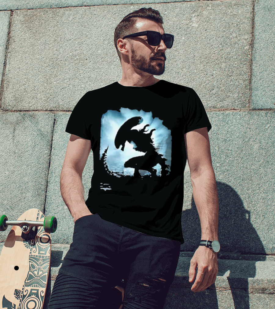 Alien Romulus Silhouette Against Oceanic Horizon 89 Rotten Tomatoes Debut T-Shirt