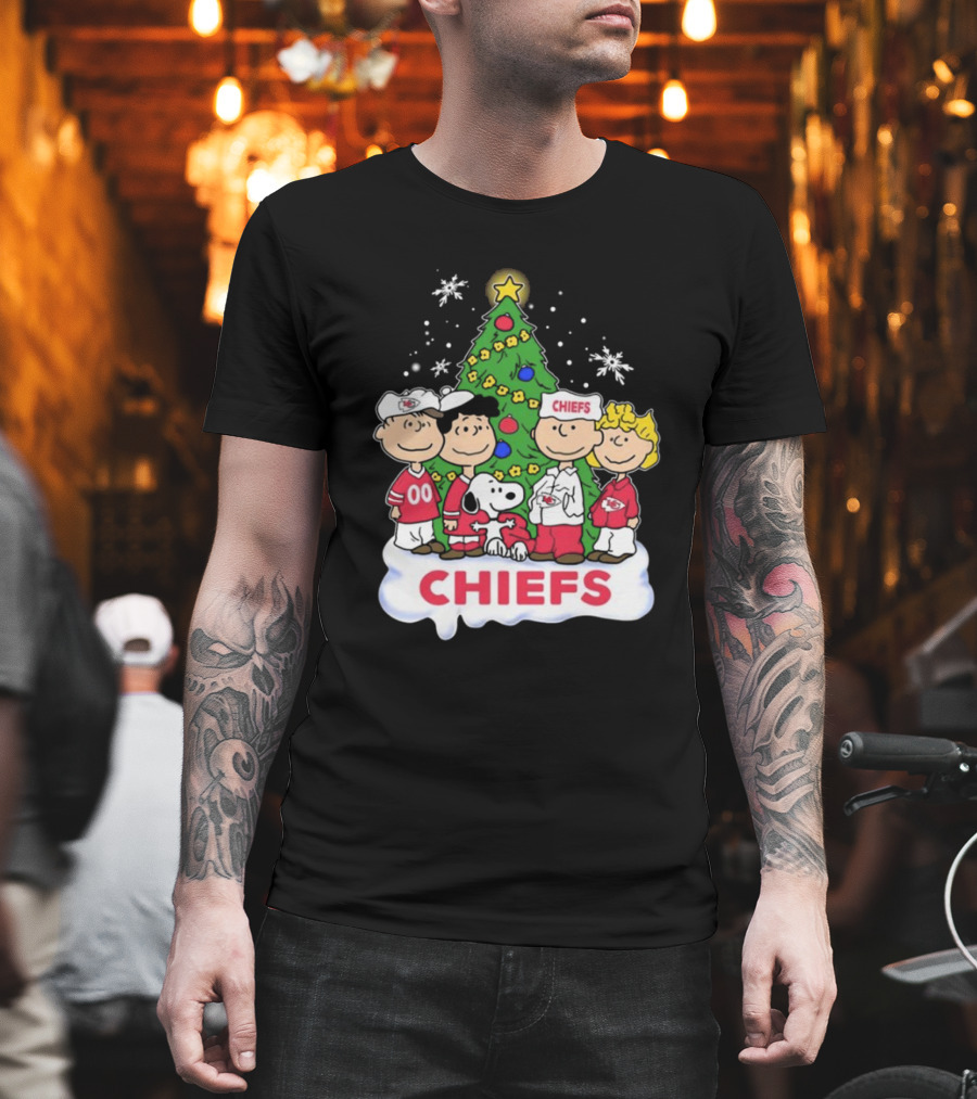 Kansas City Chiefs Snoopy Peanuts Christmas Tree Chiefs T-Shirt