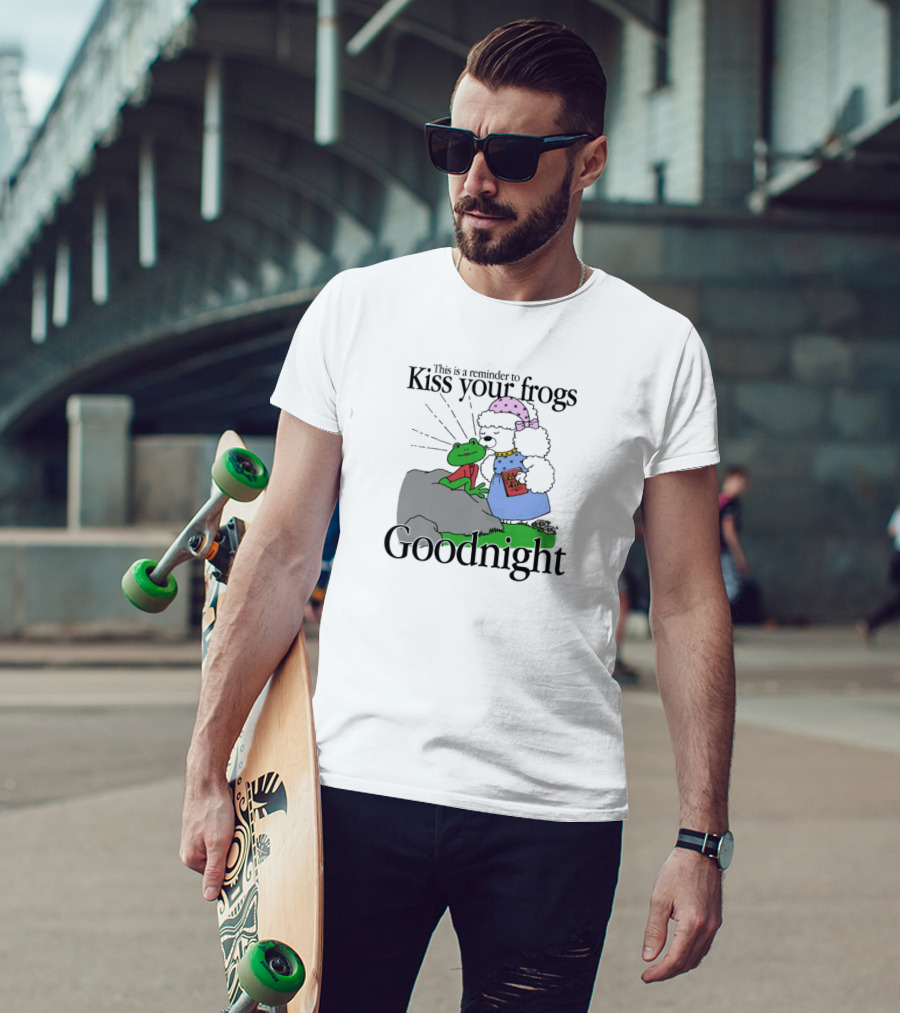 Kiss Your Frogs Goodnight Cute Poodle Hugging Frog Reminder T-Shirt