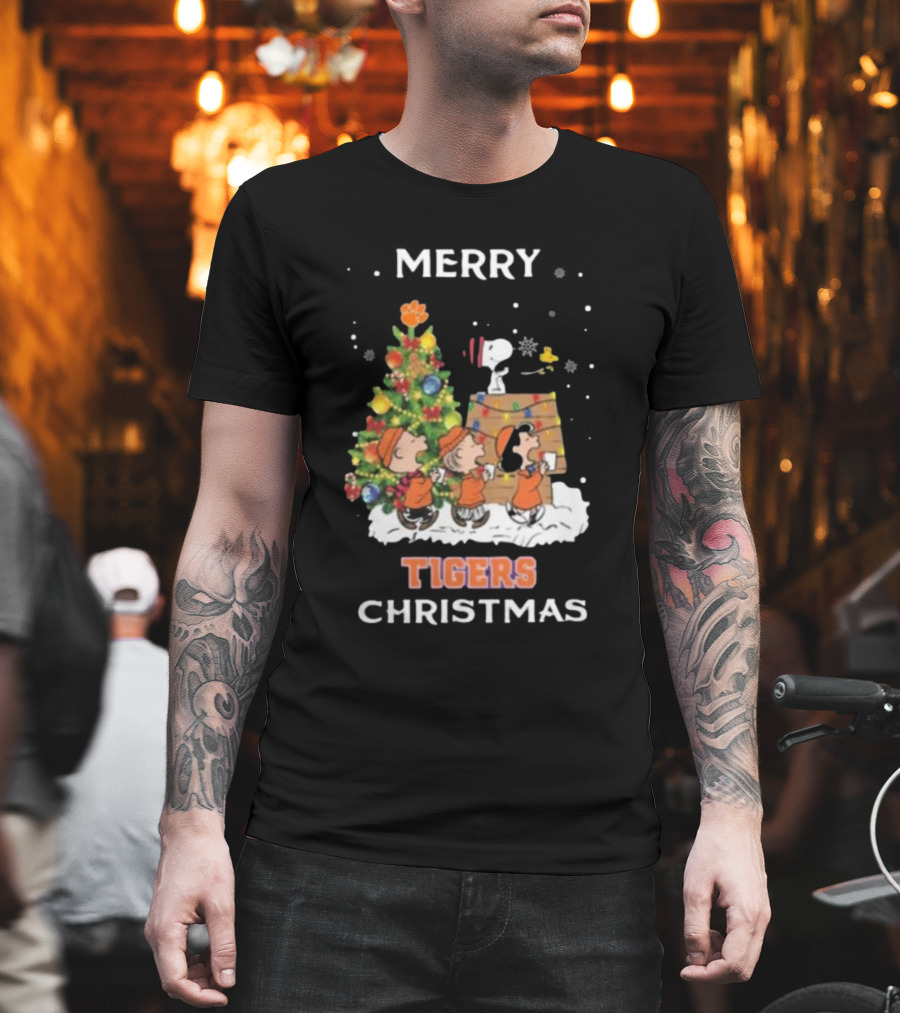 Merry Christmas Clemson Tigers Snoopy and Friends T-Shirt