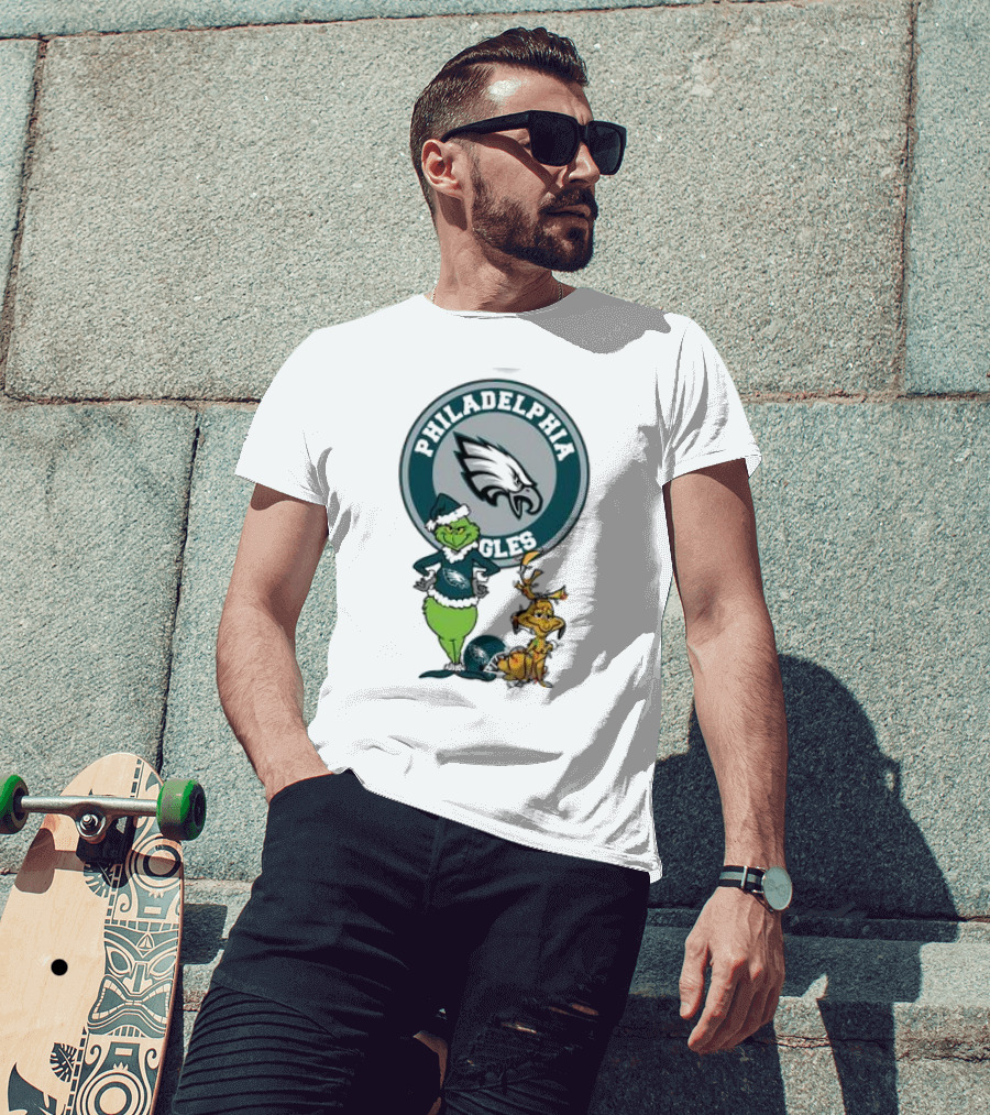 Grinch And Max Philadelphia Eagles Merry Christmas T-Shirt