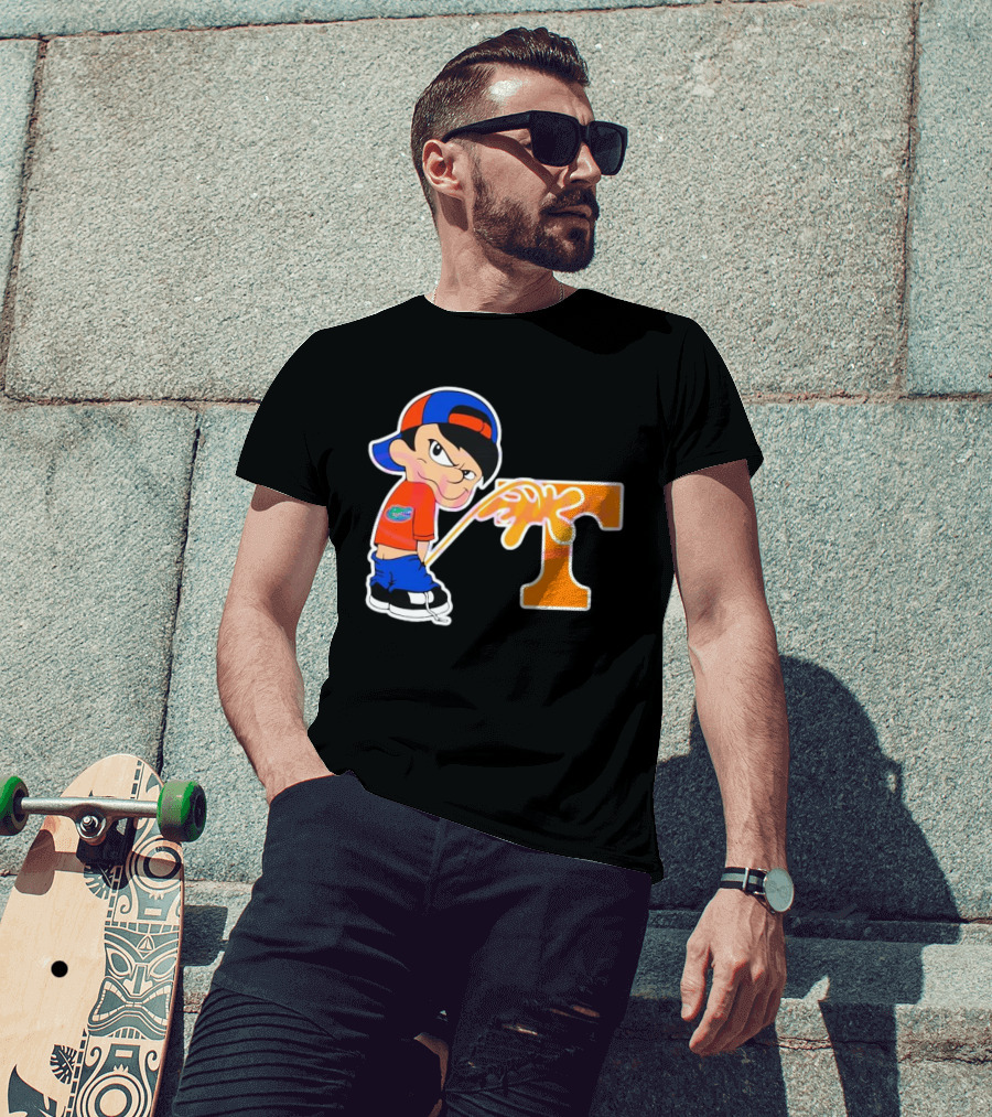 Funny Boy Florida Gators Peeing On Tennessee Volunteers T-Shirt