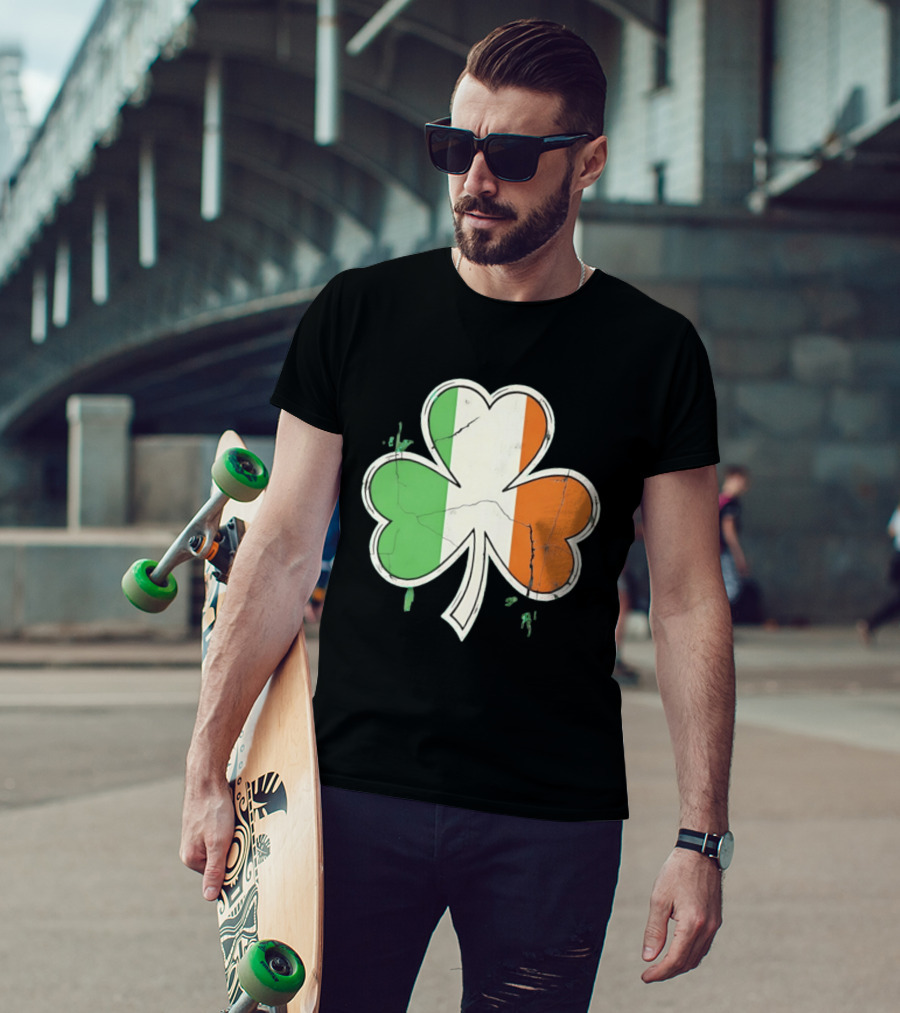St Patrick's Day Shamrock With Italy Flag T-Shirt