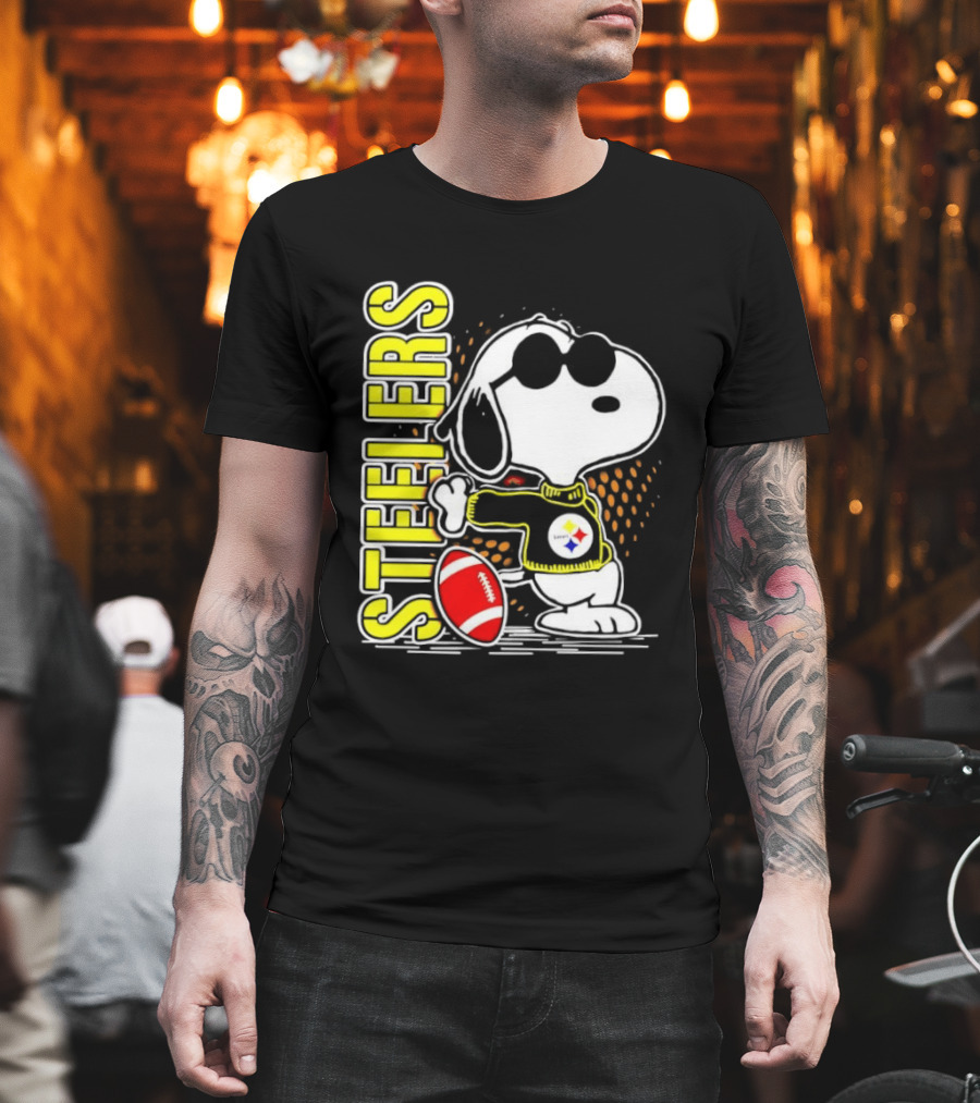 Steelers Snoopy Football Sunglasses Sports T-Shirt