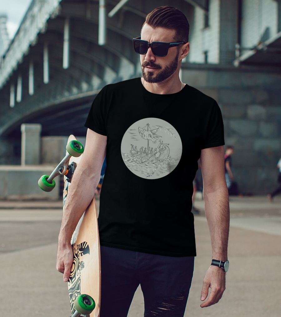 Ancient Greek Trireme Warship Sailing Scene In Circle T-Shirt