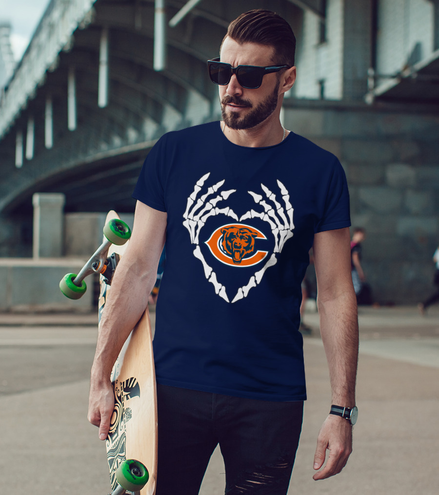 Chicago Bears Skeleton Hands Heart T-Shirt
