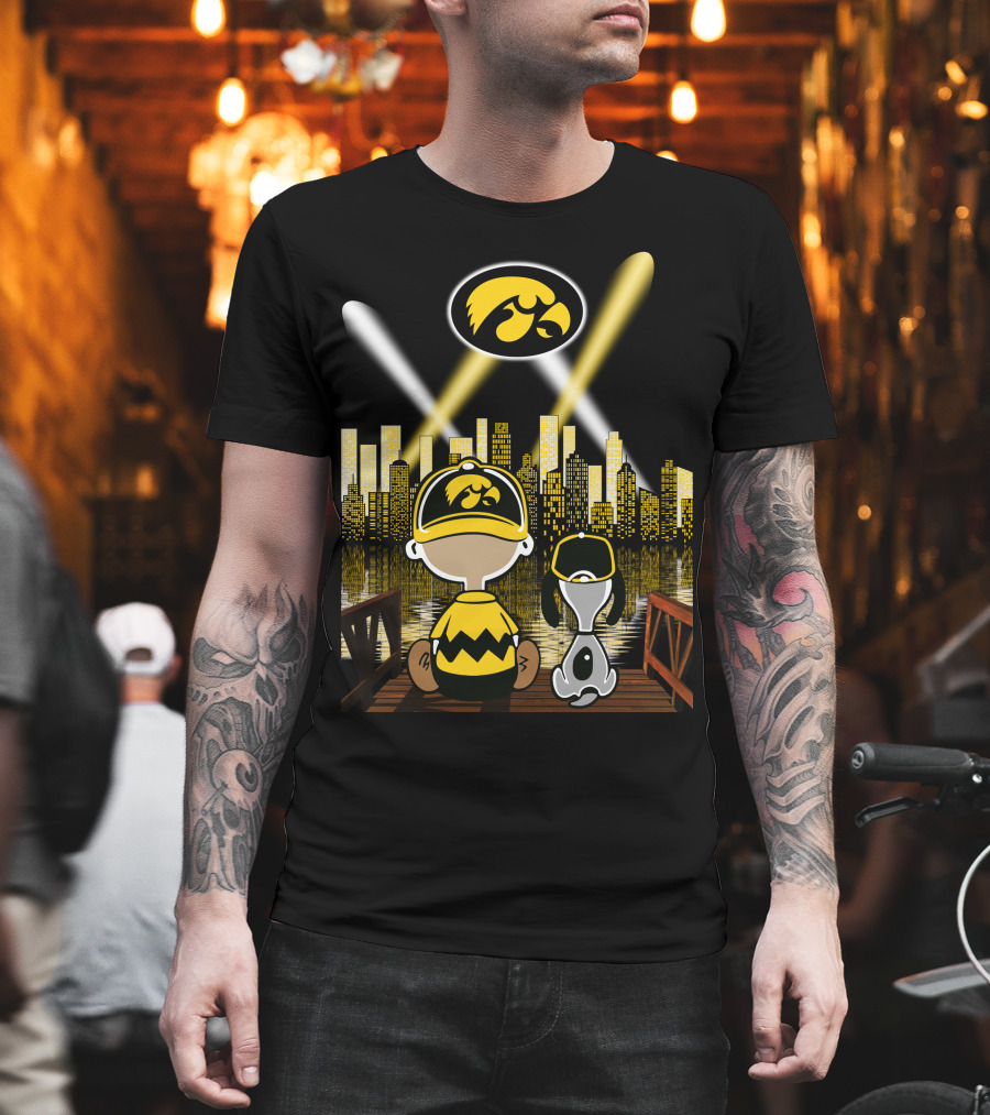 City By Night Iowa Hawkeyes 68 Fan And Dog On Dock Silhouette T-Shirt