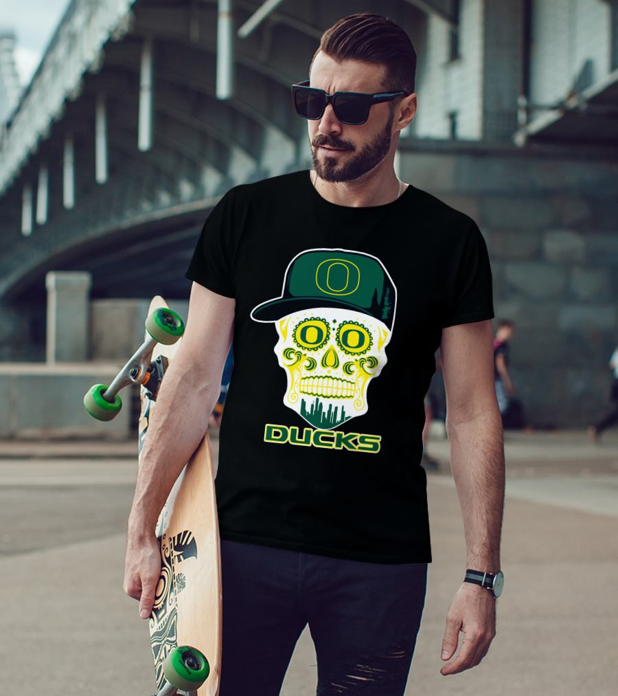 Oregon Ducks Skull With Hat And Cityscape T-Shirt