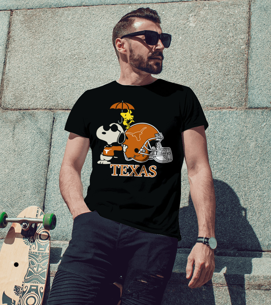 Texas Longhorns Snoopy Woodstock Football Helmet T-Shirt