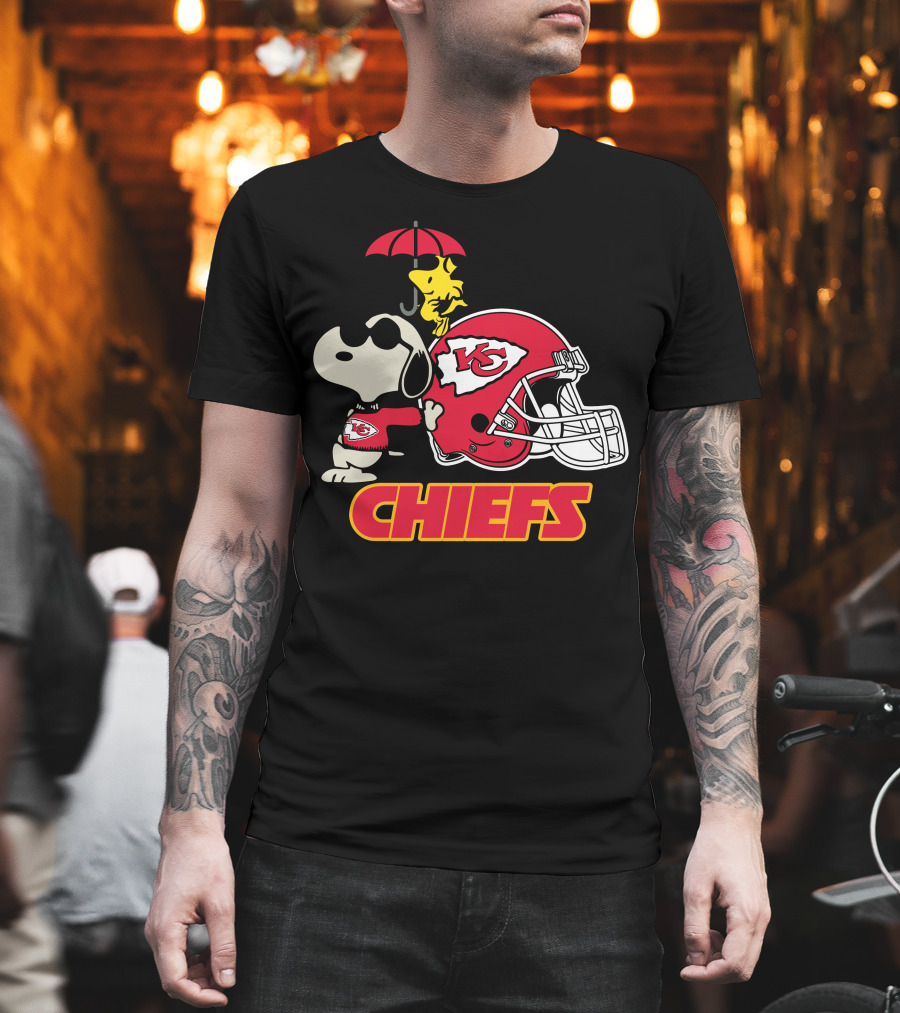 Kansas City Chiefs Snoopy Woodstock Helmet Chiefs T-Shirt