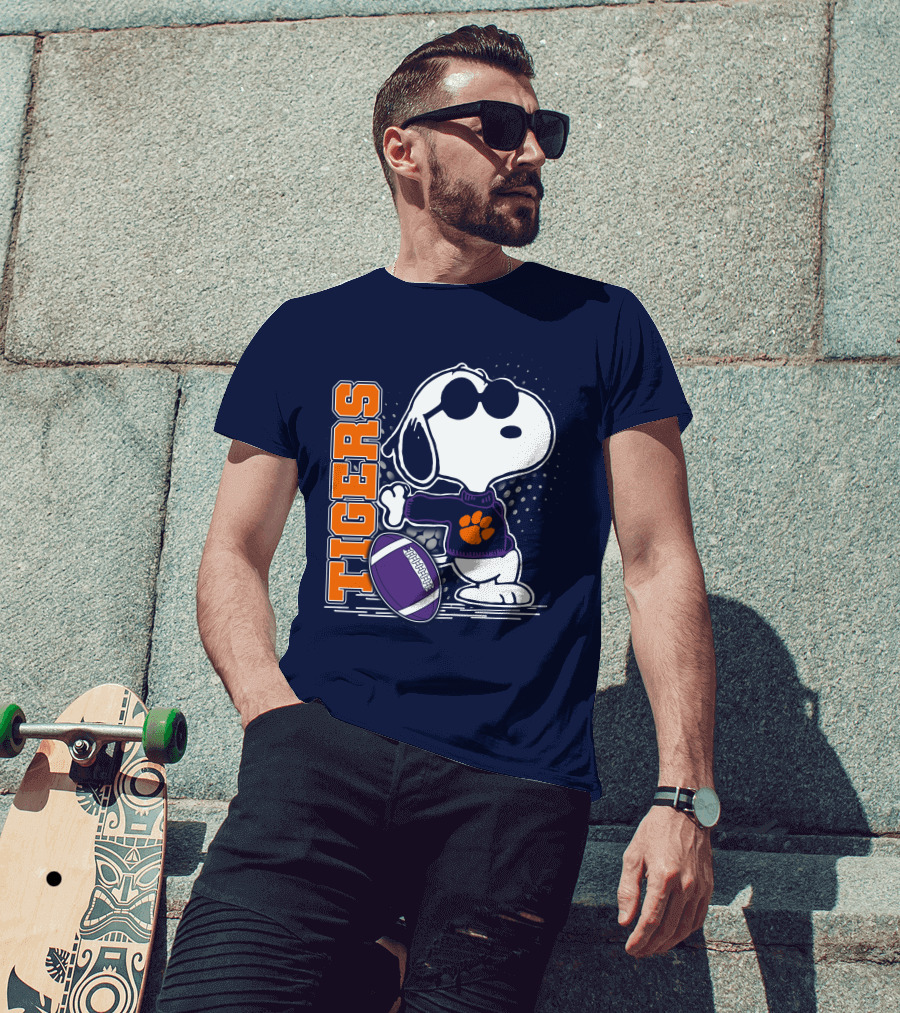 Tigers Snoopy Clemson Football Paw Print T-Shirt