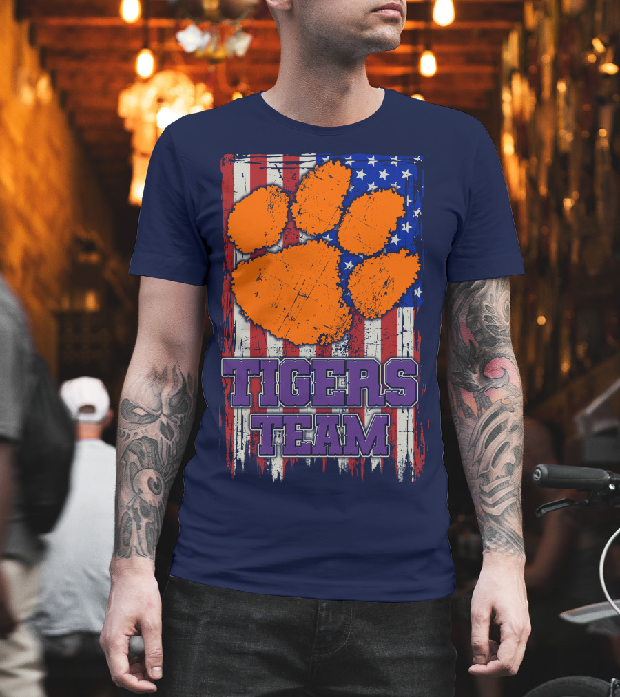 Clemson Tigers Team American Flag Paw Print T-Shirt