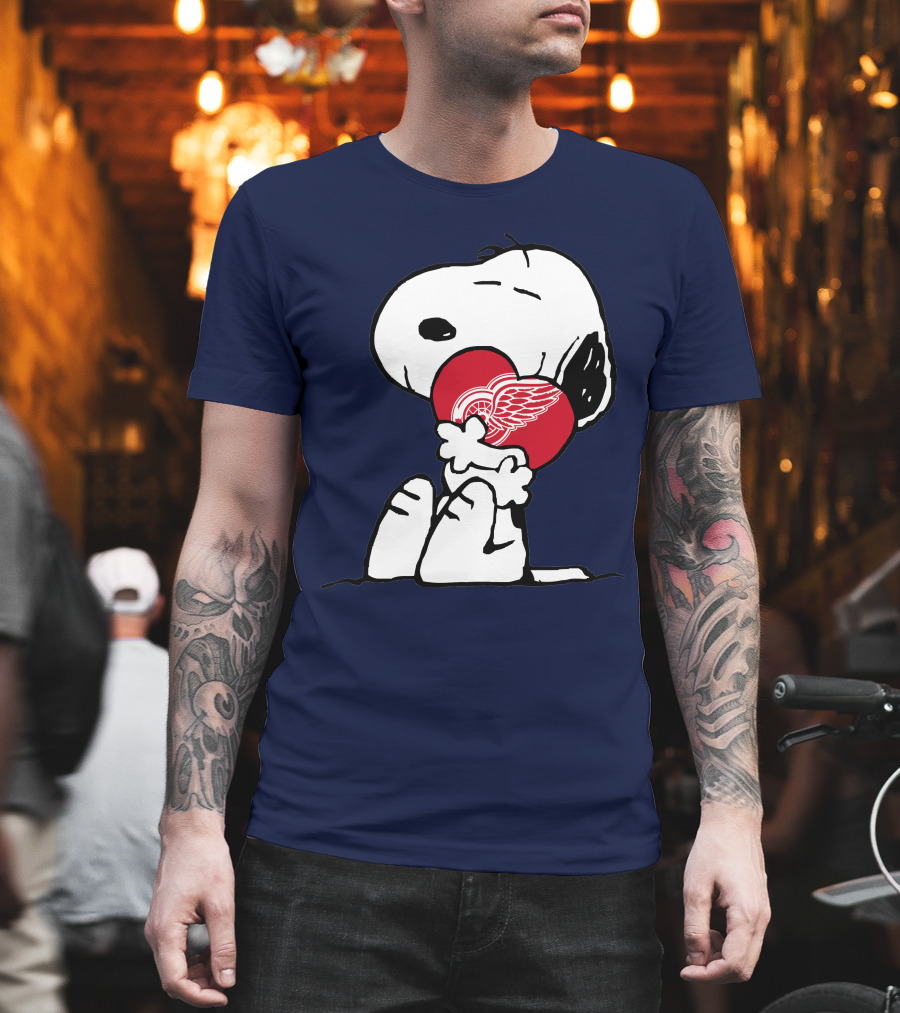 Detroit Redwings Snoopy Hugging Heart T-Shirt