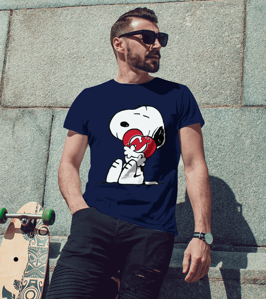 New Jersey Devils Snoopy Hugging Hockey T-Shirt