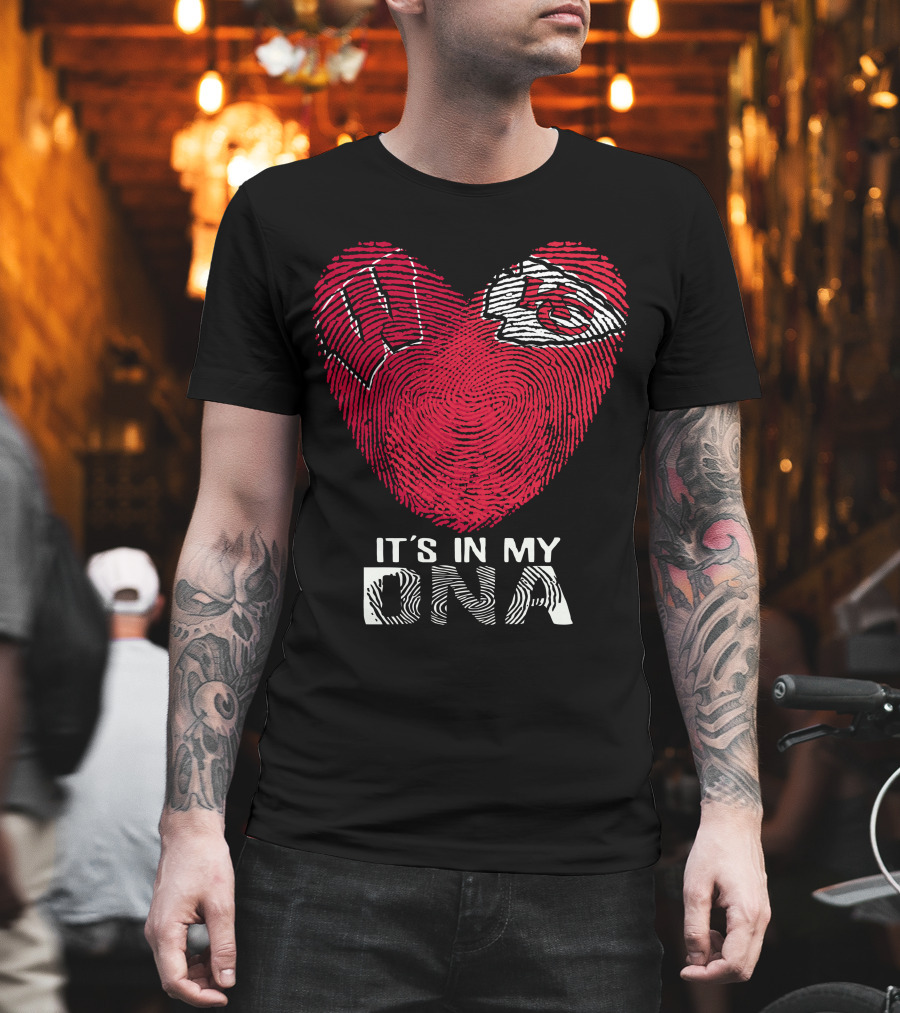 Wisconsin Badgers Chiefs Heart Fingerprint It's In My DNA T-Shirt