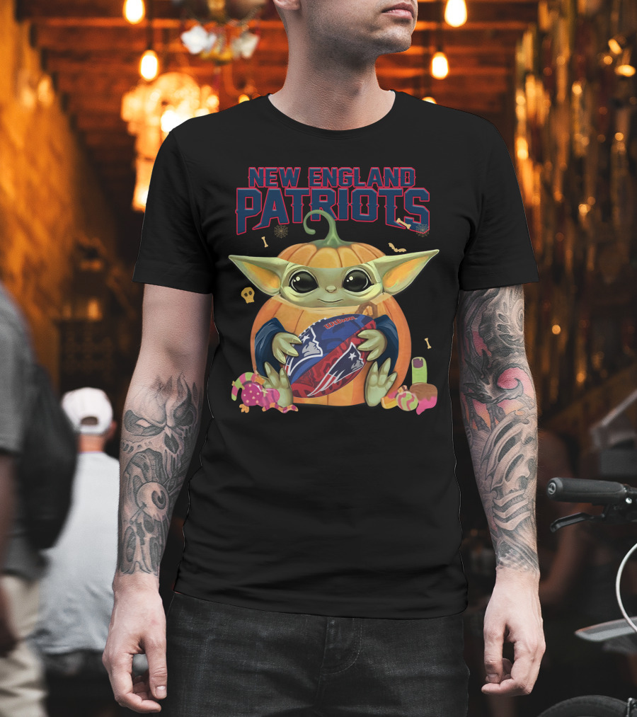 New England Patriots Nfl Football Baby Yoda Pumpkin Halloween T-Shirt