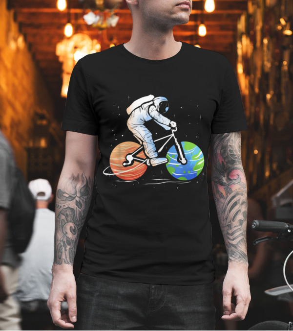 Astronaut Cycling Lover on Planetary Bicycle Tour in Space T-Shirt Astronaut Cycling Lover on Planetary Bicycle Tour in Space T-Shirt