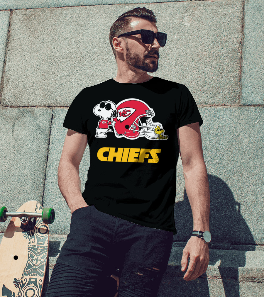 Kansas City Chiefs Snoopy Joe Cool Woodstock Helmet Chiefs T-Shirt