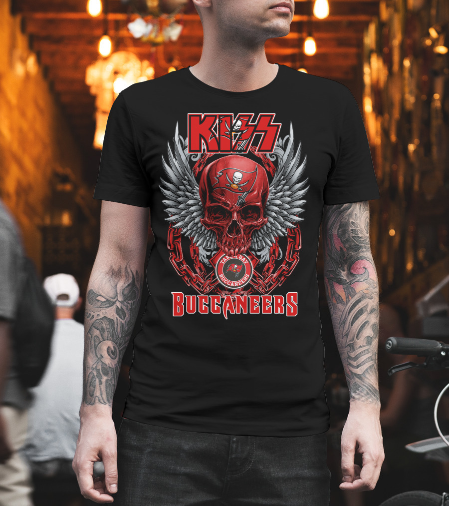 Kiss Tampa Bay Buccaneers Skull With Chains And Wings T-Shirt