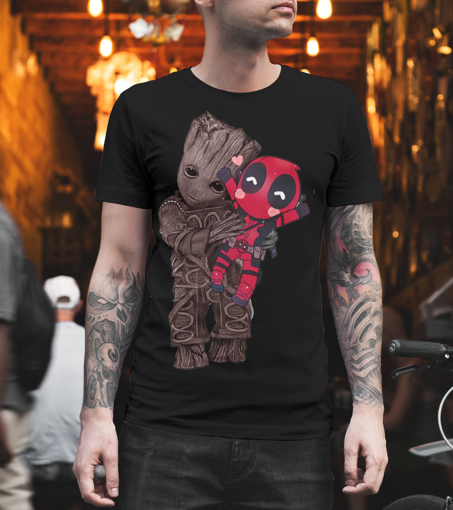 Groot Hugging Chibi Deadpool with Hearts T-Shirt