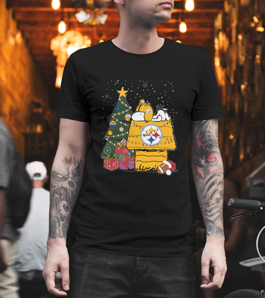 Pittsburgh Steelers Christmas Snoopy Doghouse Festive Holiday Scene T-Shirt