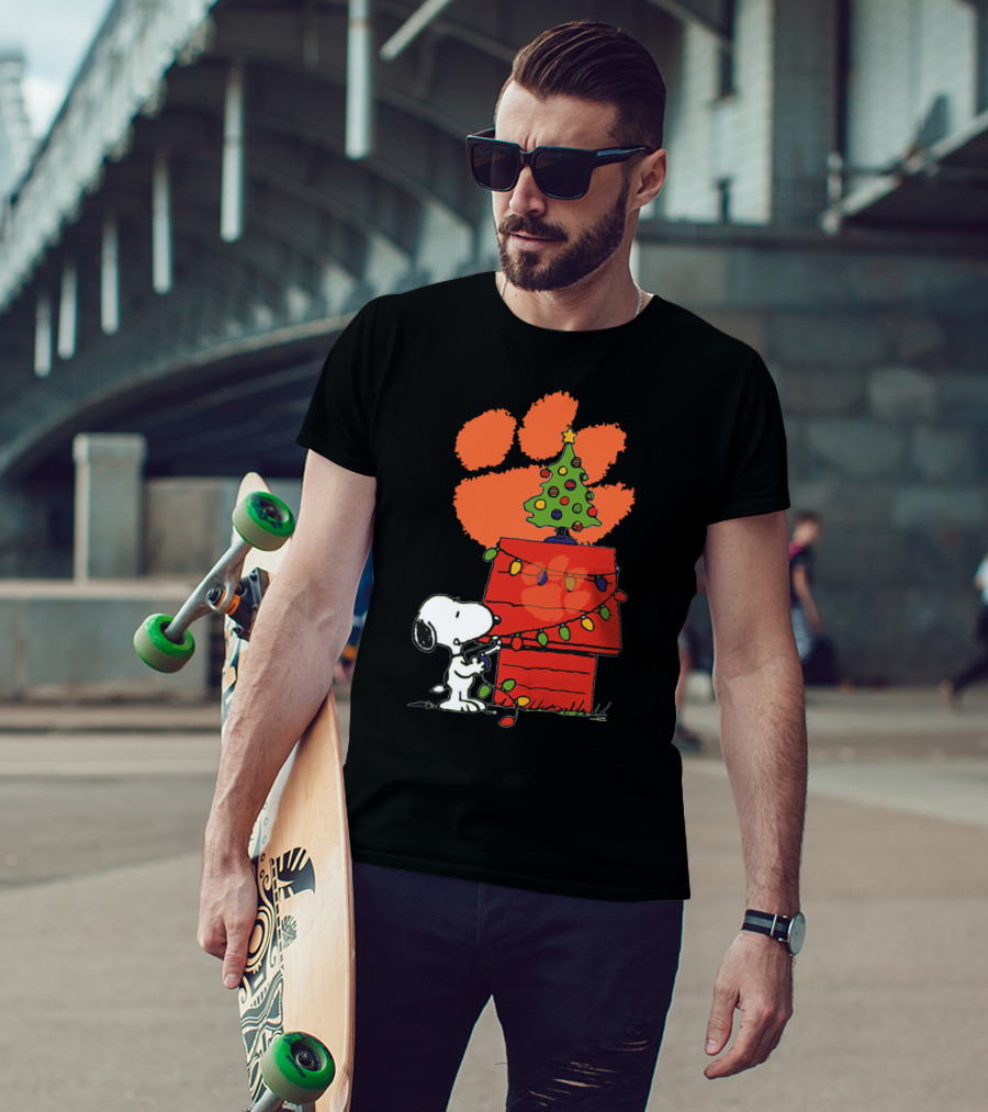 Clemson Tigers Snoopy Christmas Lights Dog House Peanuts Football T-Shirt