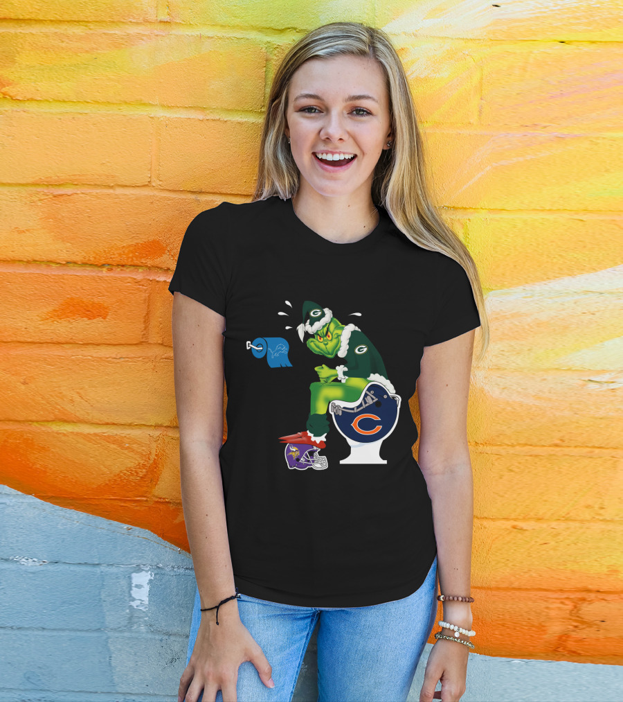 Packers Grinch Sitting On Bears Toilet Using Lions Paper With Vikings Helmet Shoes T-Shirt