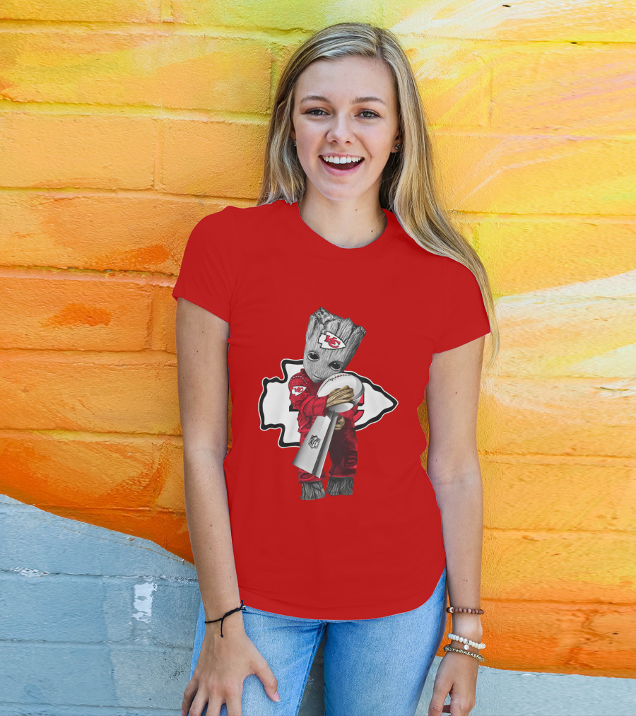 Chiefs Groot Embrace Vince Lombardi Trophy NFL T-Shirt
