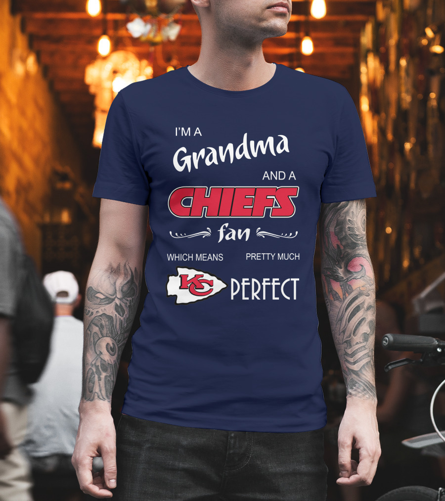 Grandma And A Chiefs Fan Perfect Kansas City Chiefs T-Shirt