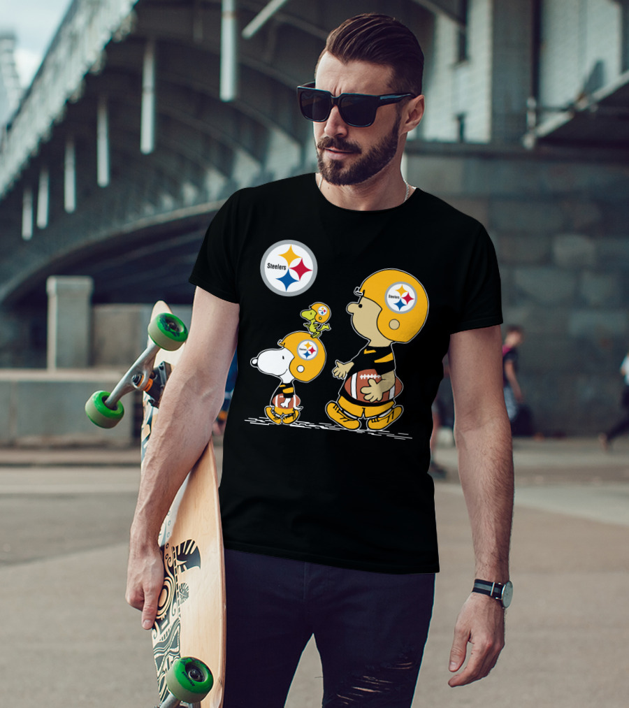 Steelers Christmas Peanuts Cute Football Charlie Brown Snoopy Woodstock T-Shirt
