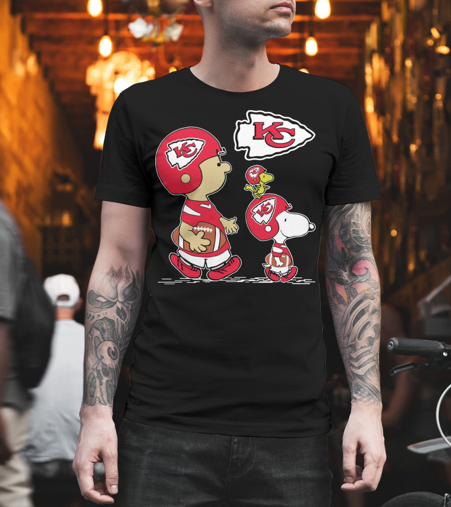 Kansas City Chiefs Christmas Peanuts Cute Football Characters T-Shirt