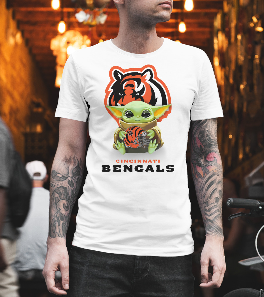 Baby Yoda Cincinnati Bengals Helmet Hug With Tiger T-Shirt