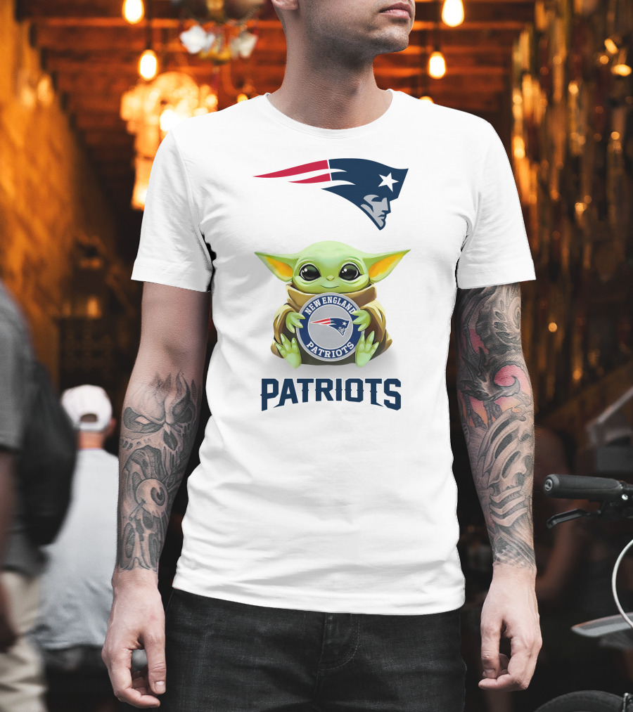 Star Wars Baby Yoda New England Patriots Hugging T-Shirt