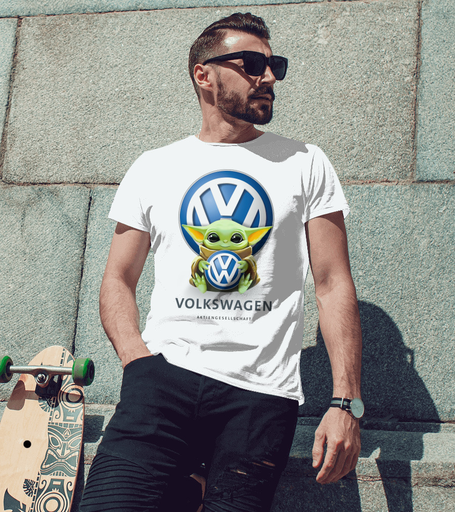 Star Wars Baby Yoda Hug Volkswagen Logo Aktiengesellschaft T-Shirt