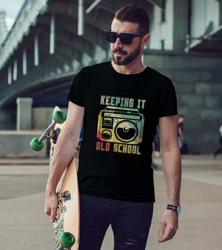 Keeping It Old School 80er 90er Boombox Musik T-Shirt