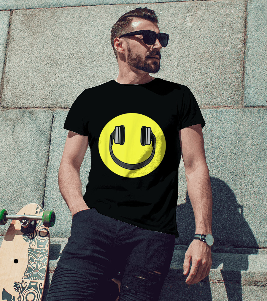 Club Smiley Techno Music DJ Headphone Face T-Shirt