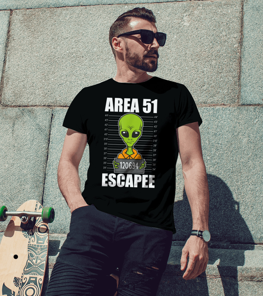 Area 51 Escapee Alien Mugshot With Height Chart T-Shirt