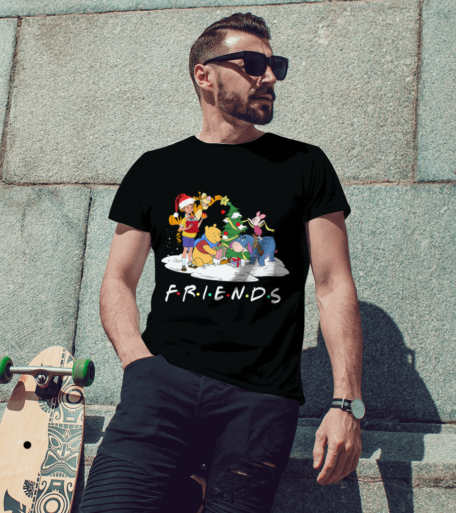 FRIENDS Winnie The Pooh Christmas Tree Gathering ZN658 T-Shirt