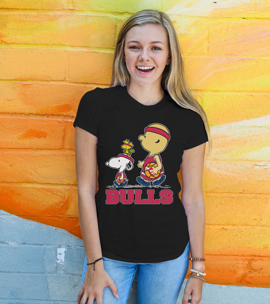Snoopy Woodstock And Bulls Basketball Fans T-Shirt