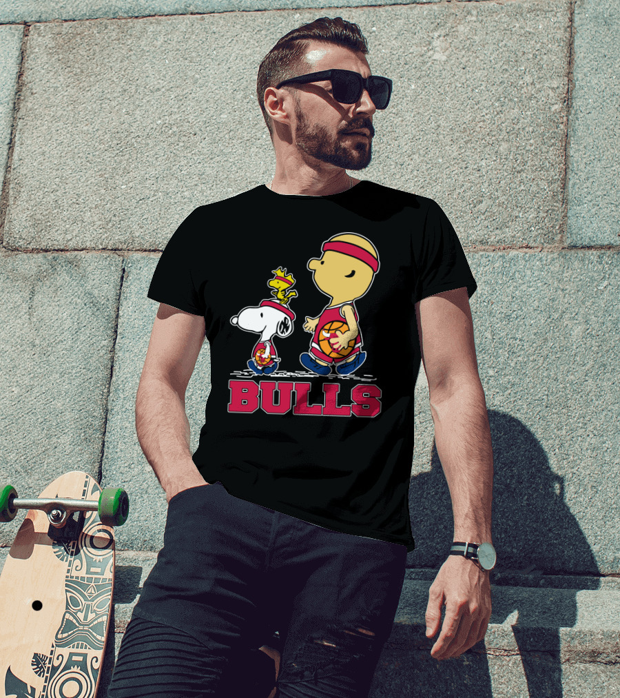 Snoopy Woodstock And Bulls Basketball Fans T-Shirt