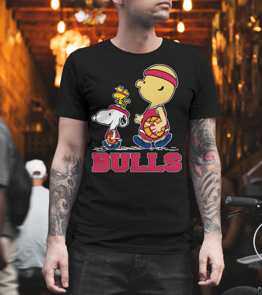 Snoopy Woodstock And Bulls Basketball Fans T-Shirt